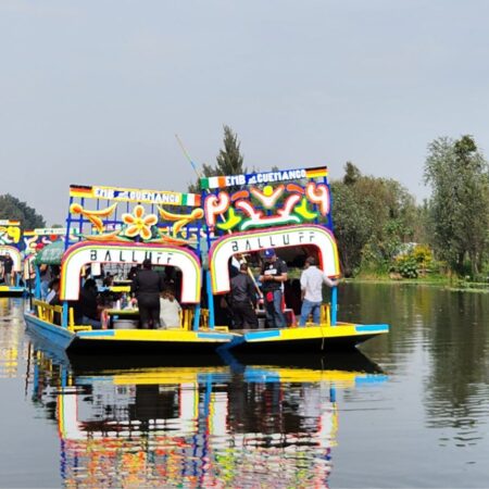 2 Trajineras en el canal